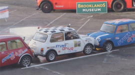 Inglês entra para o Guinness ao fazer baliza de ré mais apertada do mundo